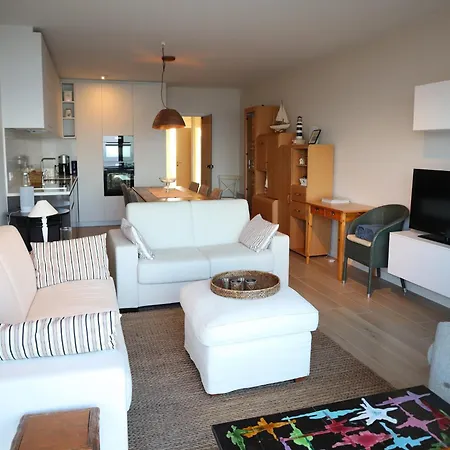 In With Sea View, Cleaning Included Apartment Nieuwpoort