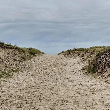 In Near The Beach, Cleaning Included Lägenhet